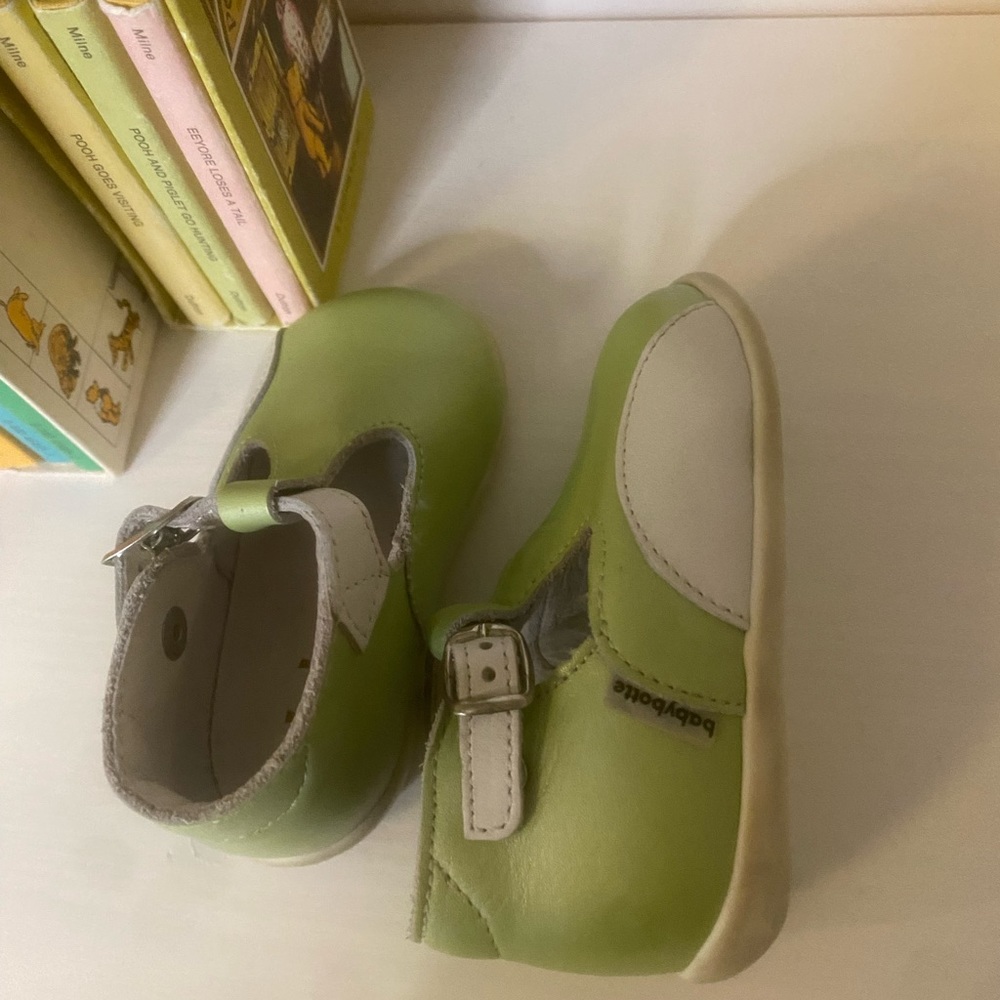 Baby Botte Mary Jane’s.  Like New. Size 3 - Picture 4 of 8
